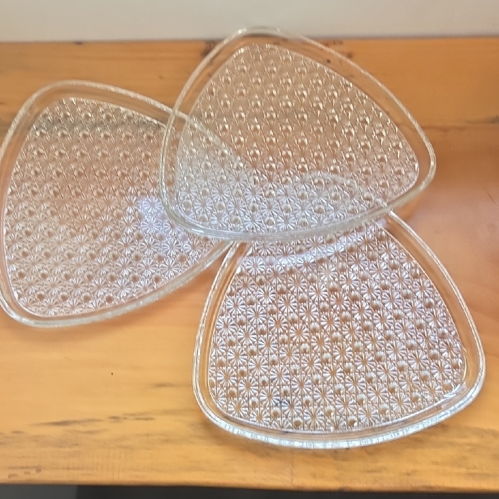 Elegant Clear Glass Plates Set